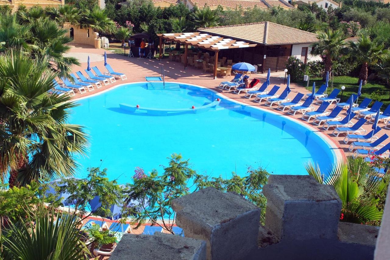Dolcestate Hotel -Club Campofelice Di Roccella Exterior photo